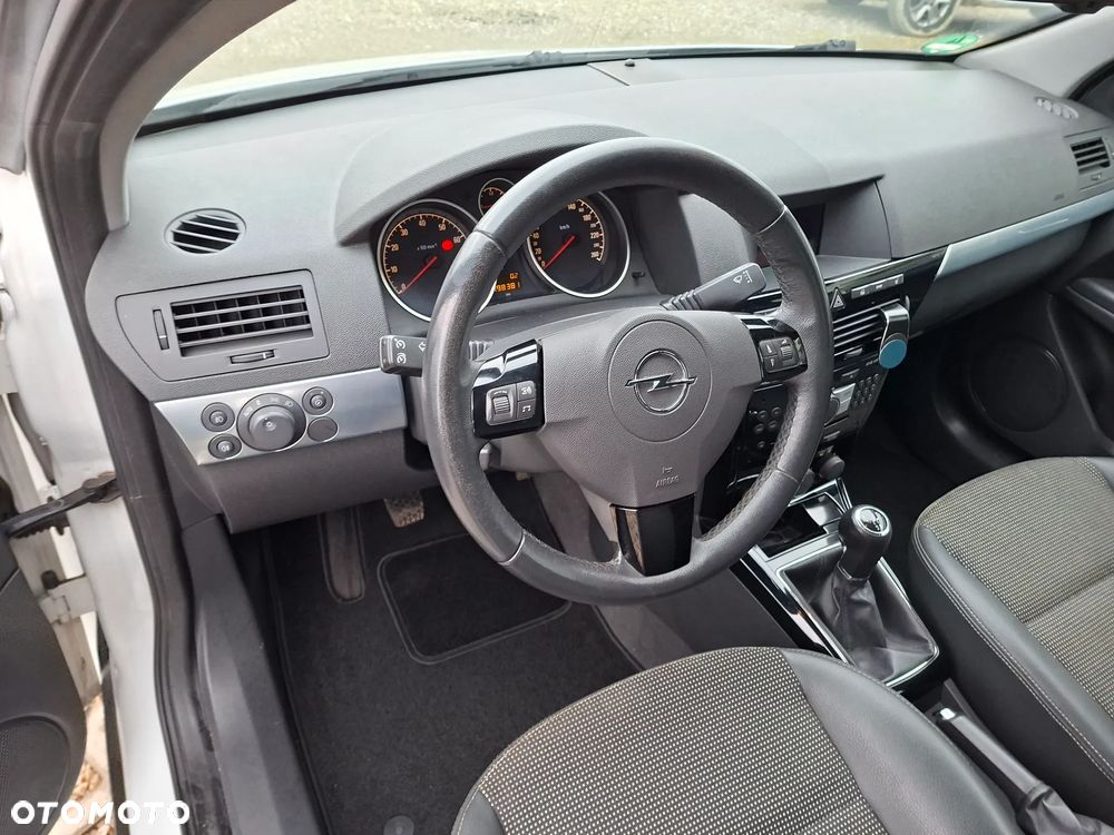 Opel Astra 1.8 Black&White - 18
