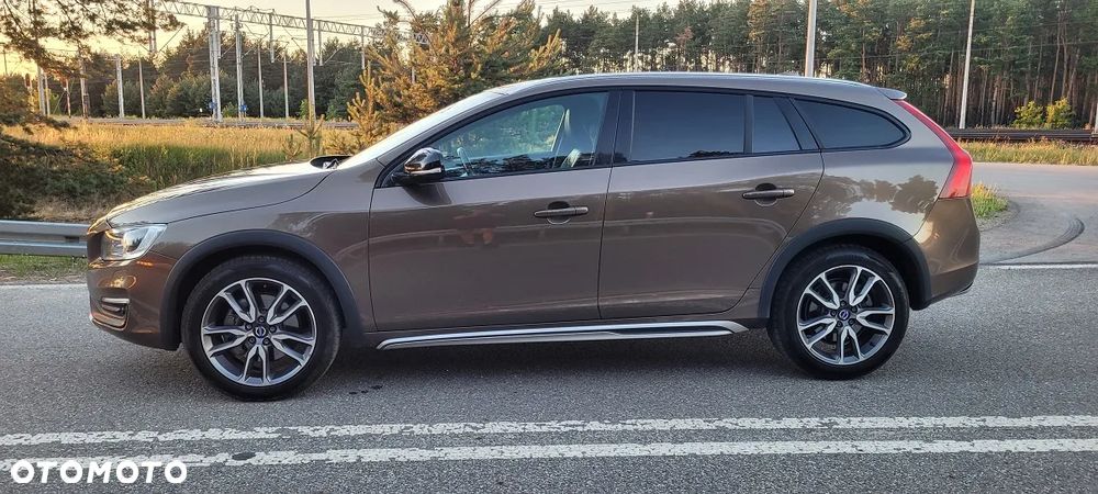 Volvo V60 Cross Country - 4