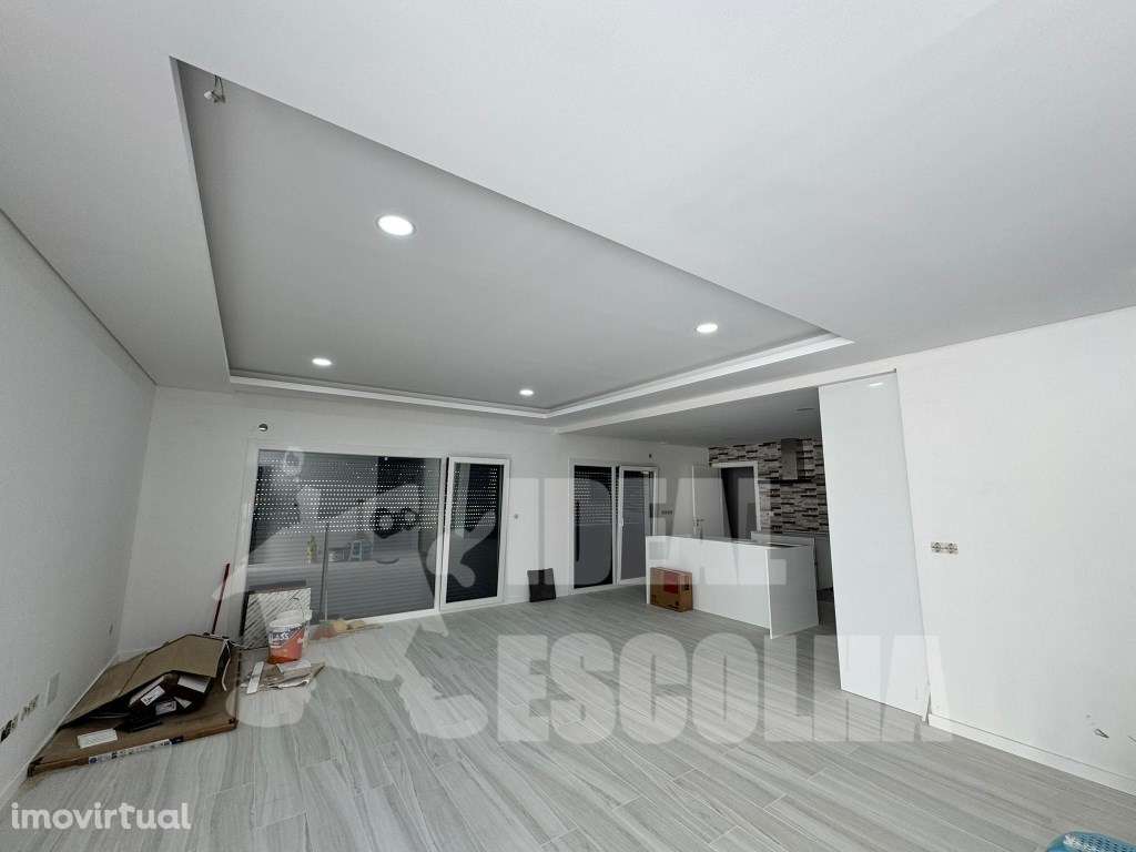 MORADIA TERREA FERNAO FERRO . - Grande imagem: 4/31