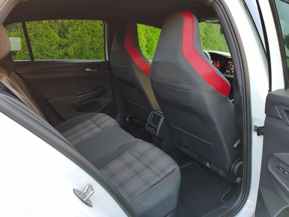 Volkswagen Golf - 24
