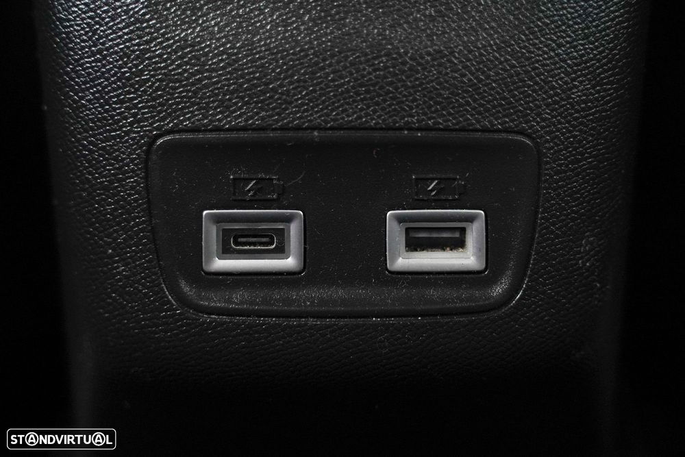 Peugeot e-2008 54 kWh Allure - 16