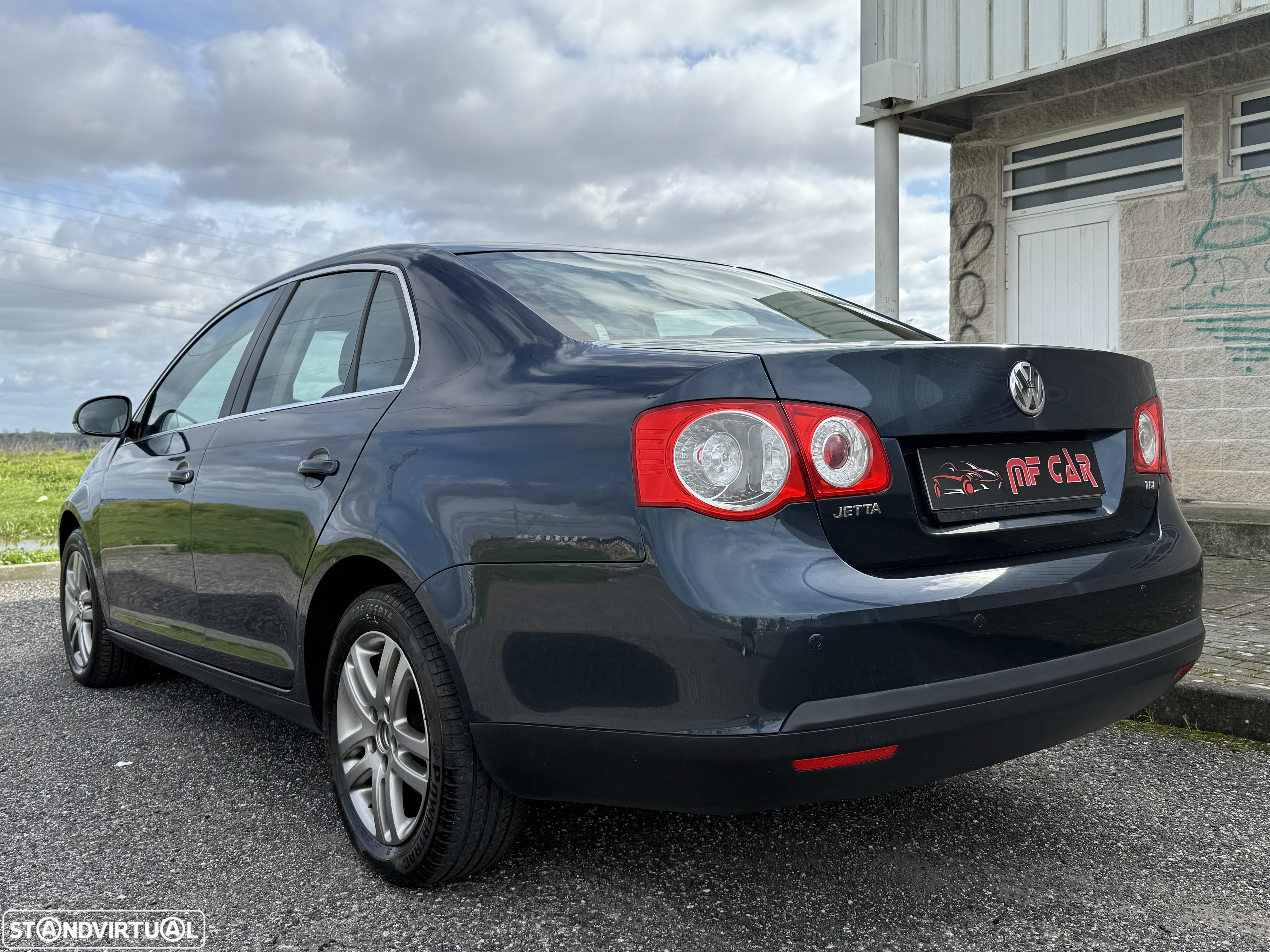 VW Jetta 1.6 TDi Confortline - 8