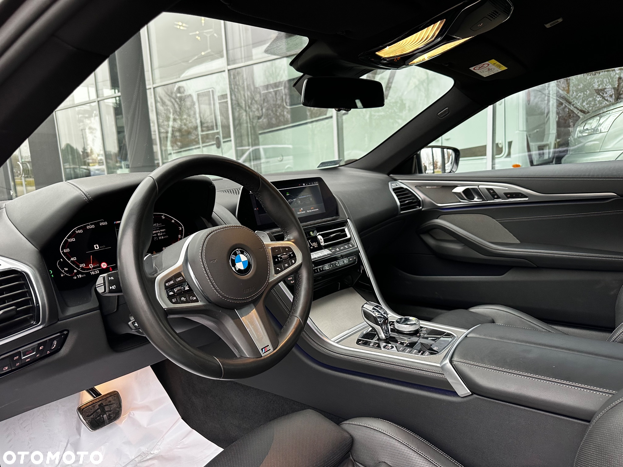 BMW Seria 8 M850i xDrive - 33