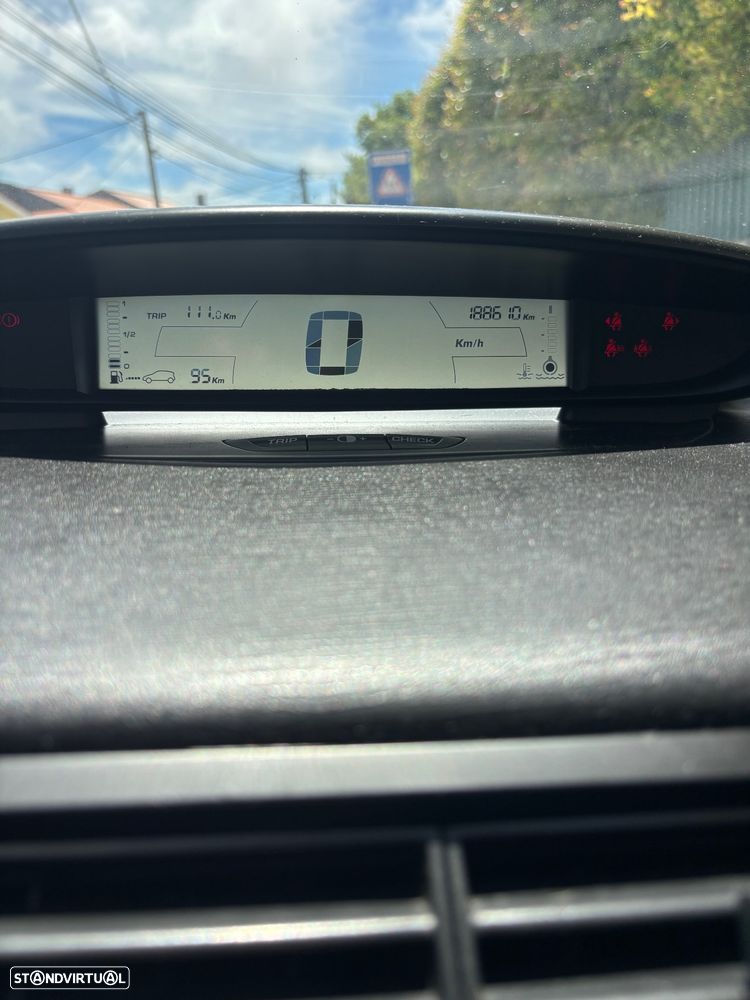 Citroën C4 1.4 16V VTR - 13