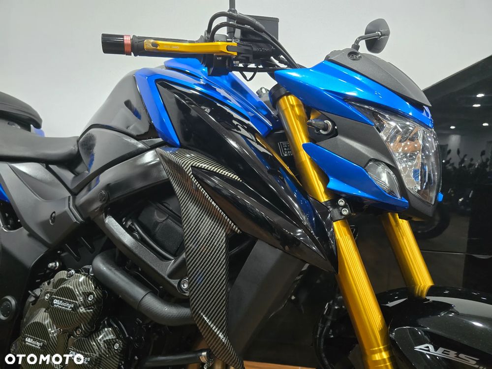 Suzuki GSX - 23