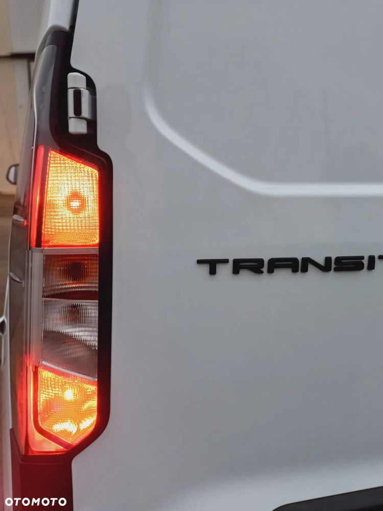 Ford Transit Courier - 17
