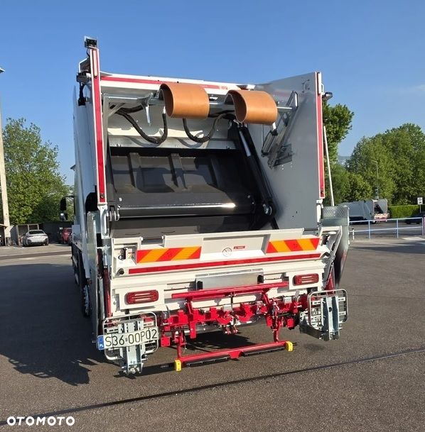 Renault D Wide 6x2 - 3