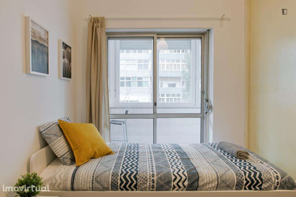 Quarto - localizado em Benfica Lisbon - Grande imagem: 2/56