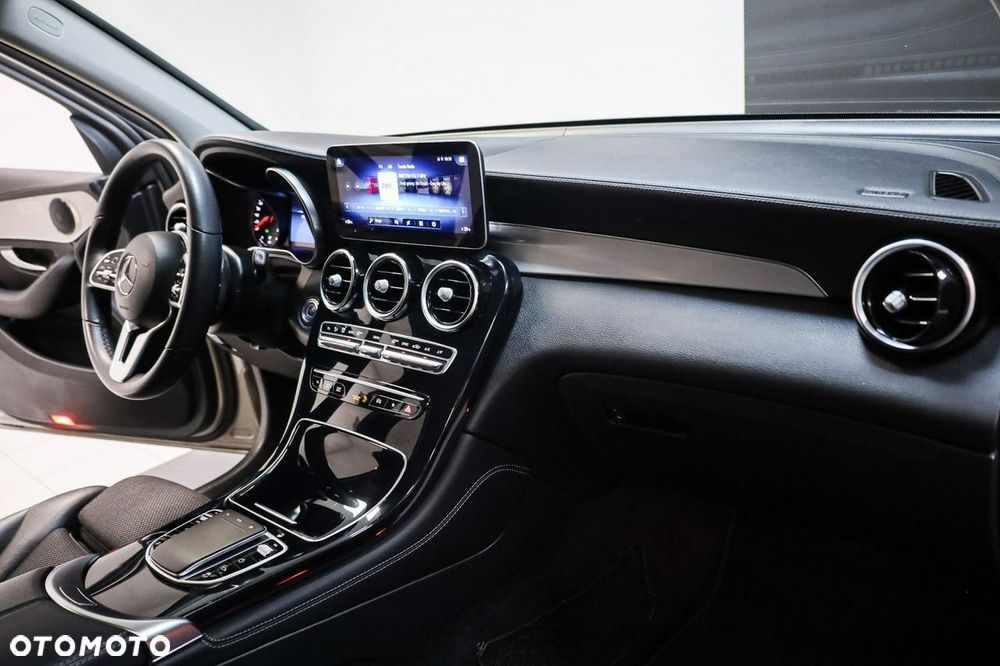 Mercedes-Benz GLC - 21