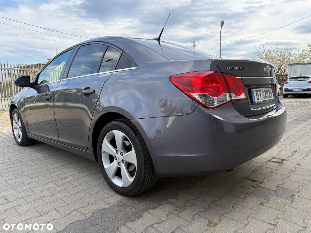 Chevrolet Cruze 1.8 LTZ - 11