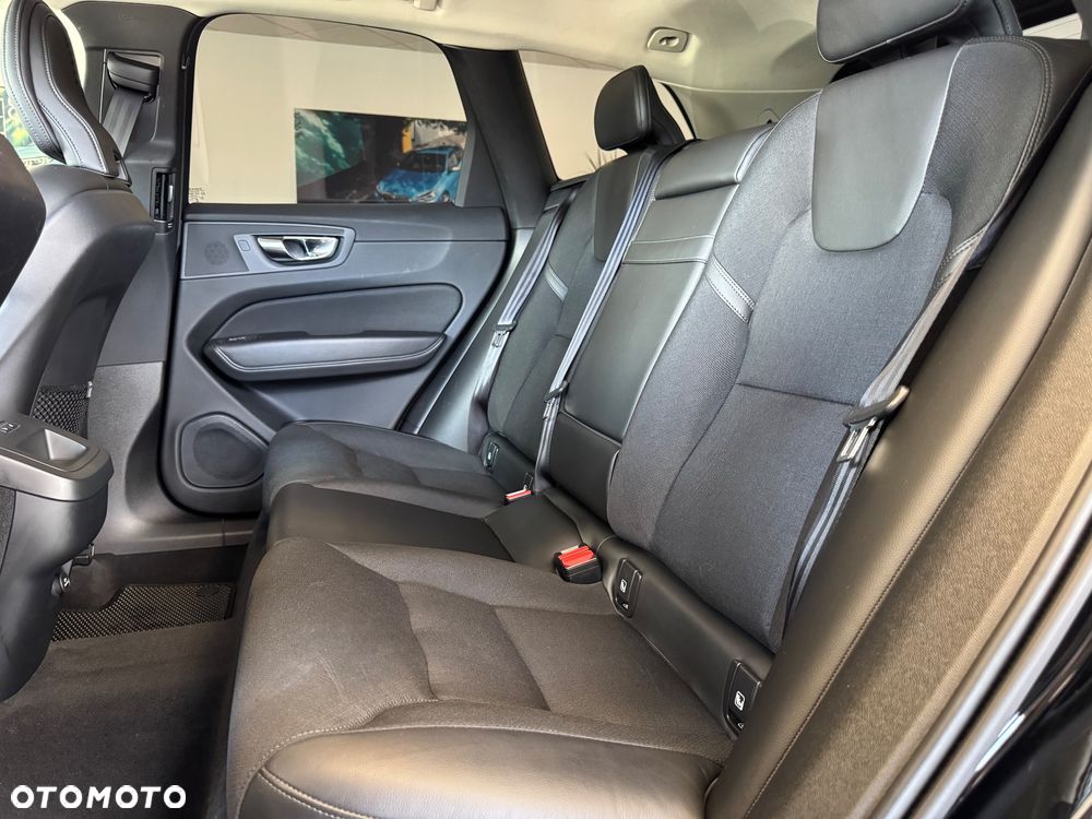 Volvo XC 60 D4 AWD RDesign - 24