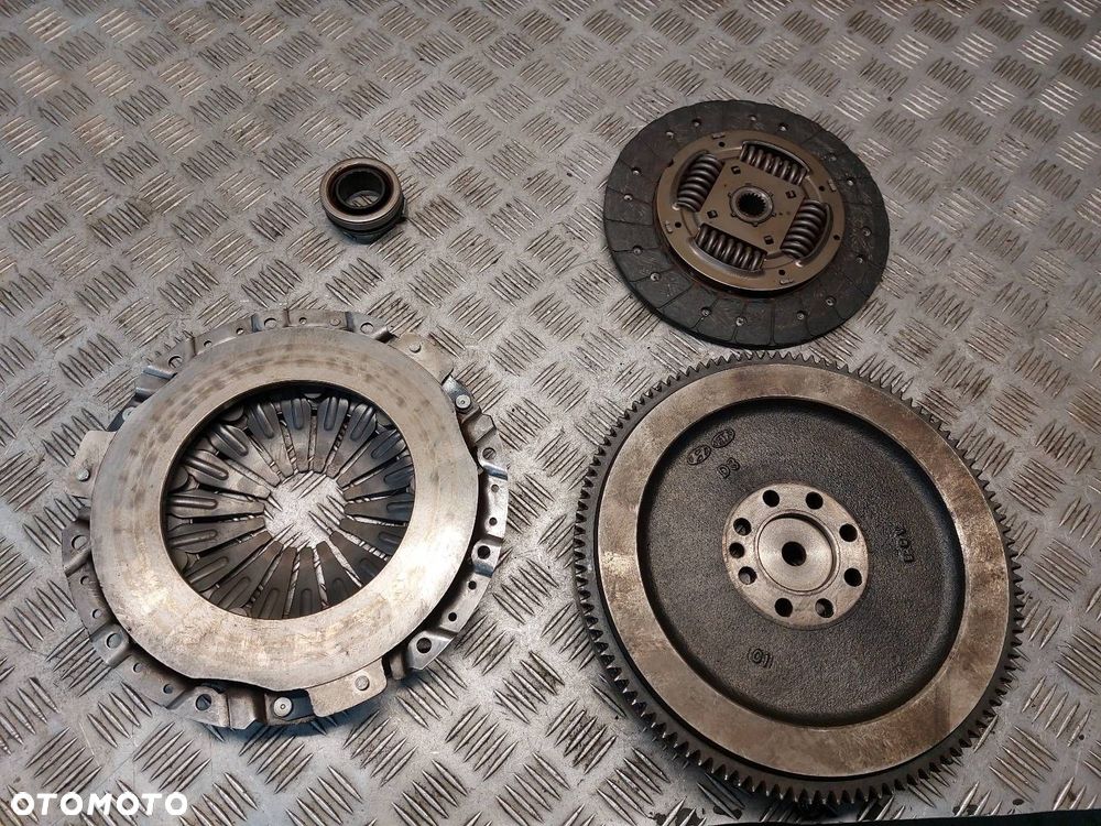 SPRZĘGŁO TARCZA + DOCISK+ KOŁO ZAMACHOWE HYUNDAI TUCSON I 2.0 CRDI - 7