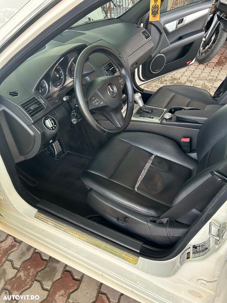 Mercedes-Benz C 300 4-Matic - 7