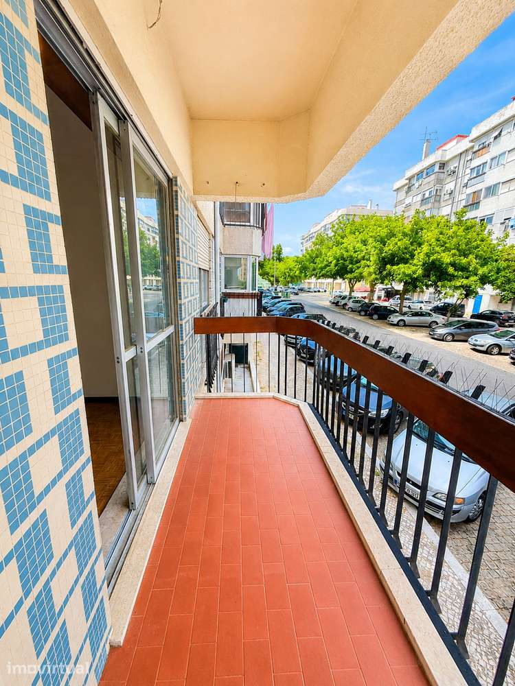 T3 no Bairro do Liceu em Setúbal com Elevador e Varandas - Grande imagem: 2/14