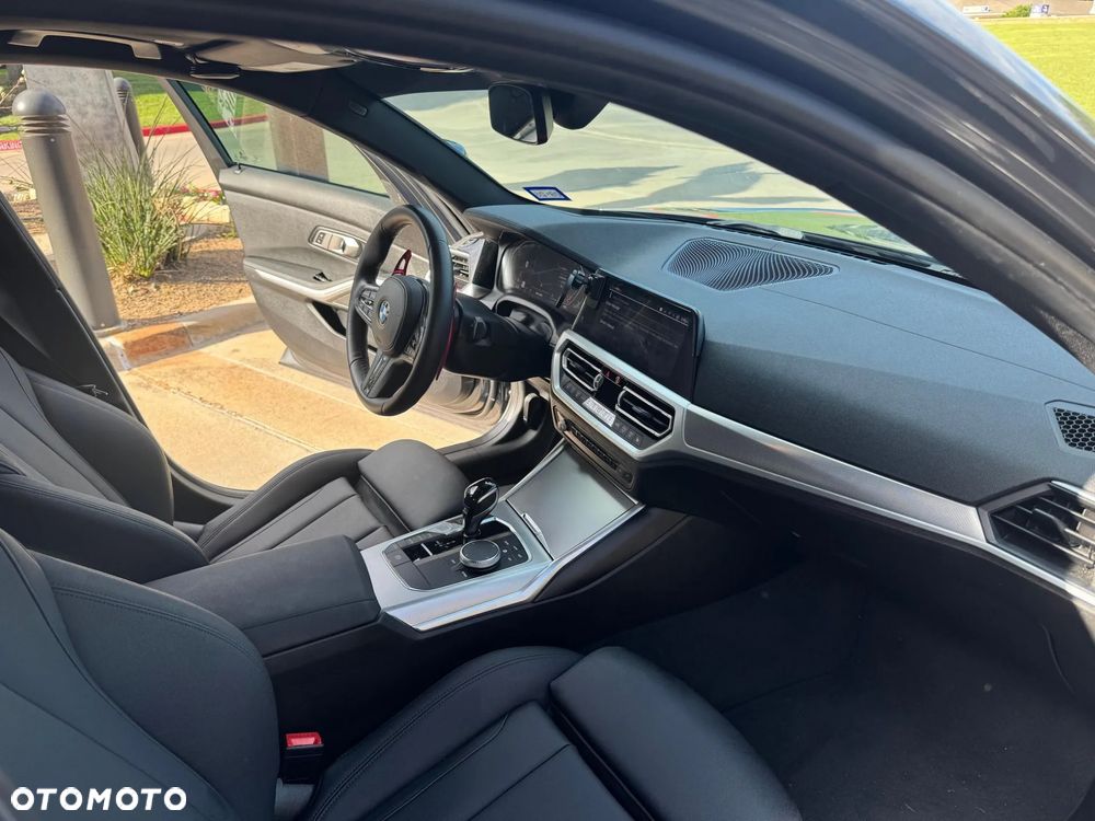 BMW Seria 3 330i xDrive M Sport - 16