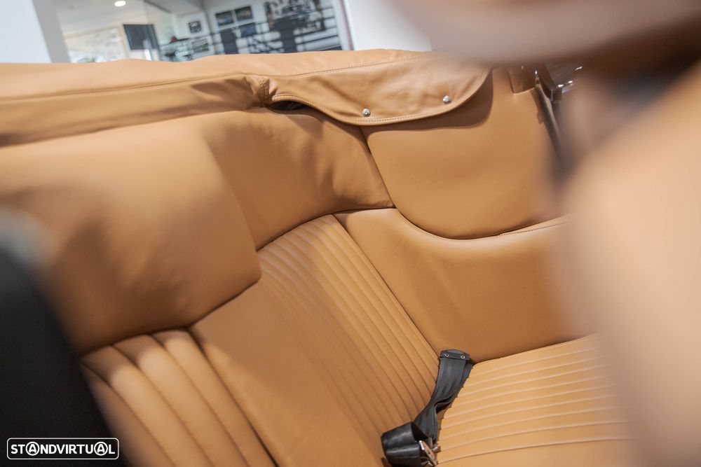 Aston Martin Volante - 37