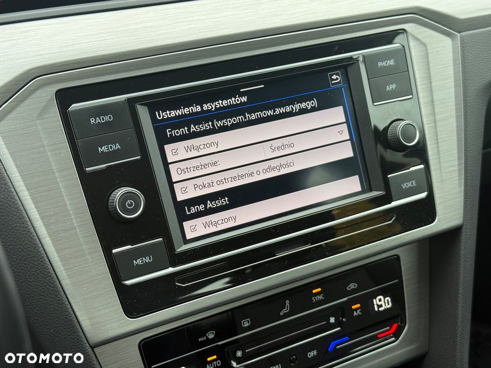 Volkswagen Passat - 33