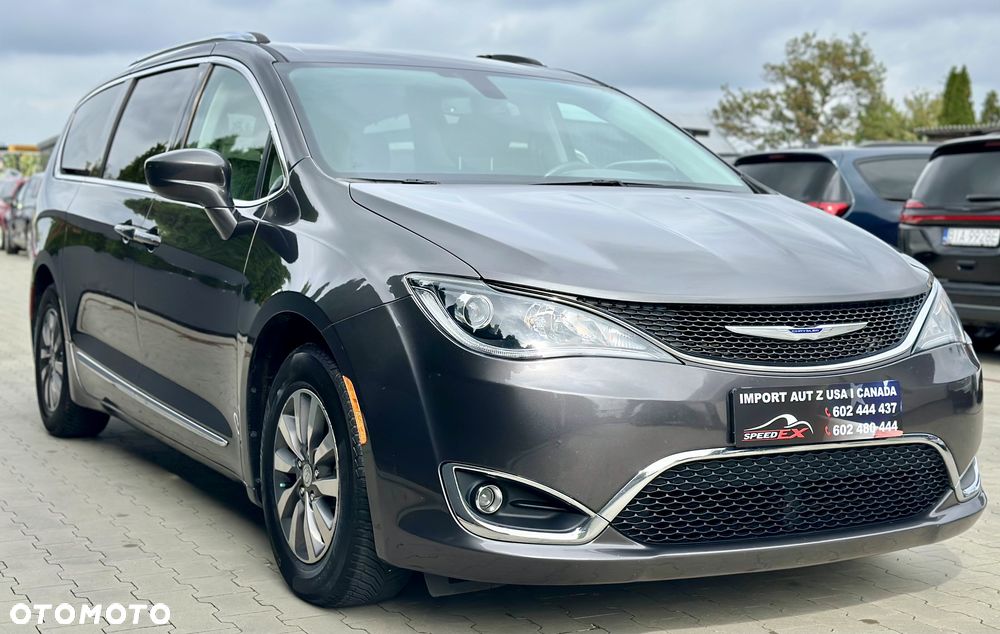 Chrysler Pacifica - 8