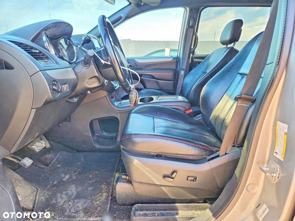 Dodge Grand Caravan - 8