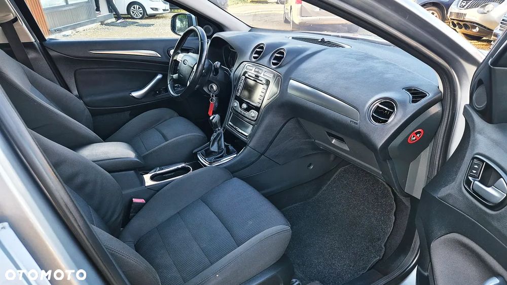 Ford Mondeo 2.0 FF Ghia - 34