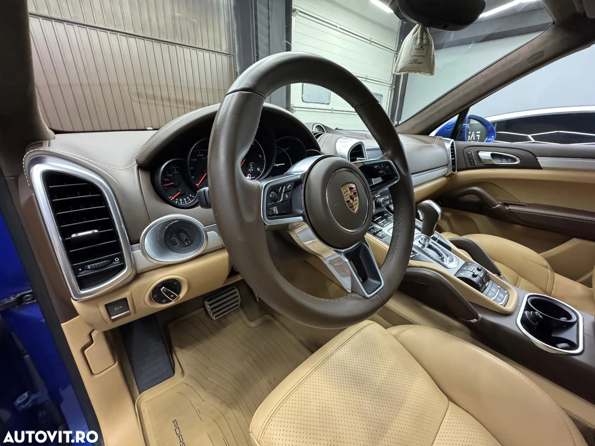 Porsche Cayenne 3.0 L - 23