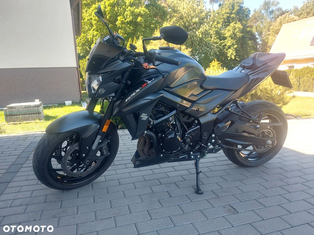 Suzuki GSX - 1
