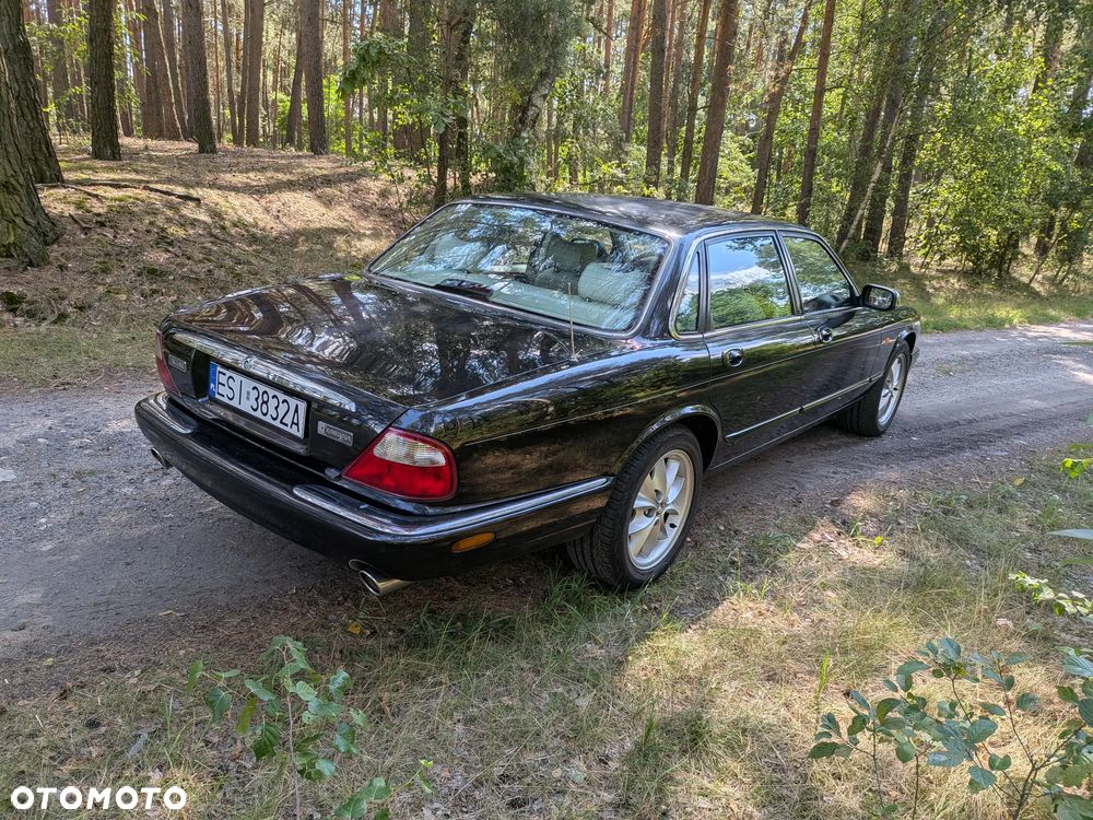 Jaguar XJ - 7