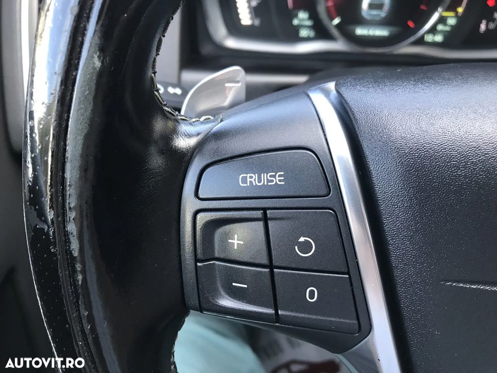 Volvo XC 60 D4AWD R-Design - 18