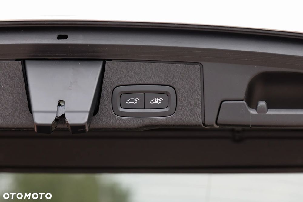 Volvo XC 60 B4 B Plus Bright - 33