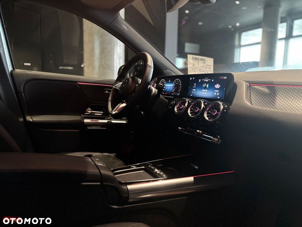 Mercedes-Benz GLA - 13