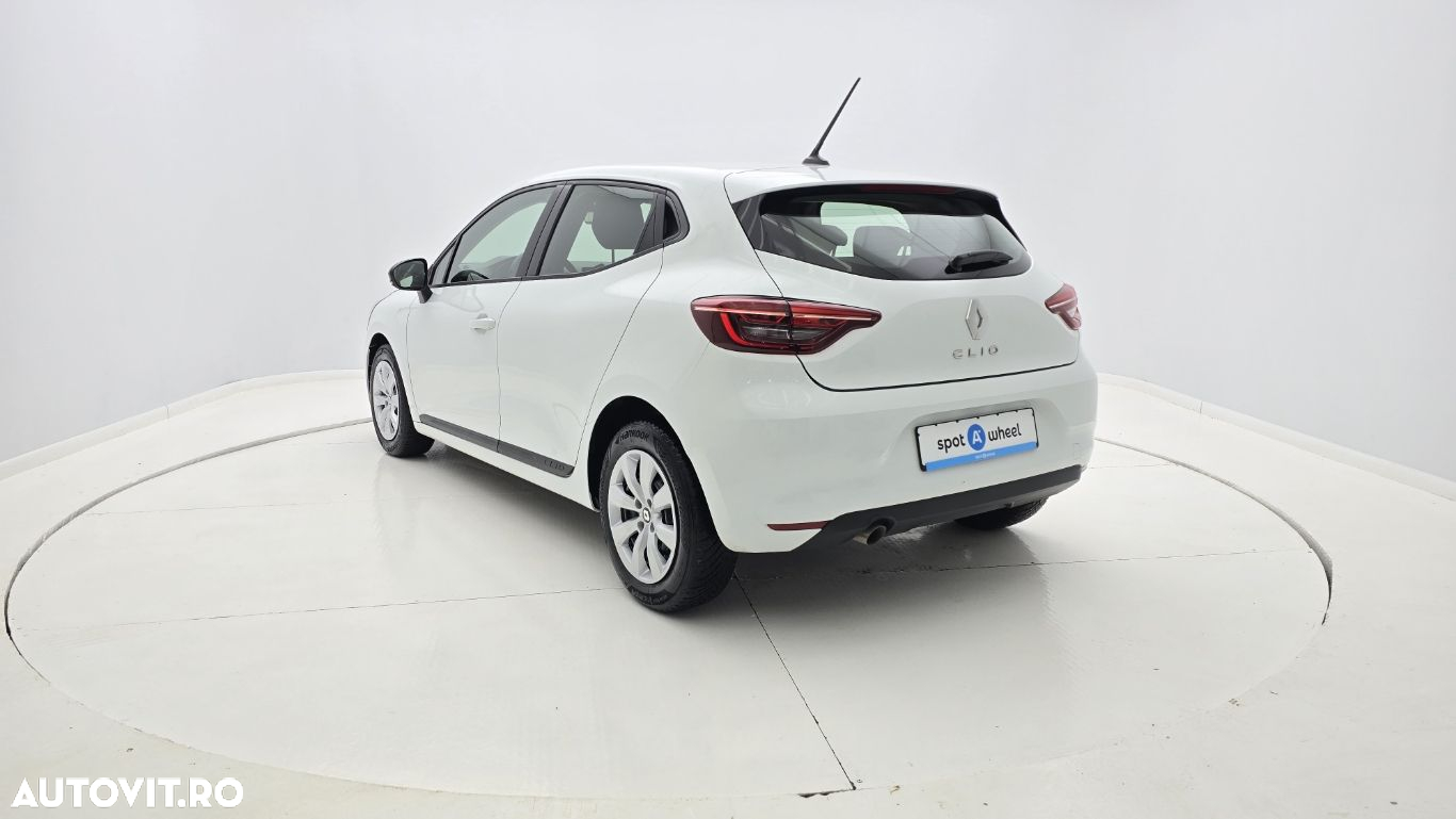 Renault Clio - 8