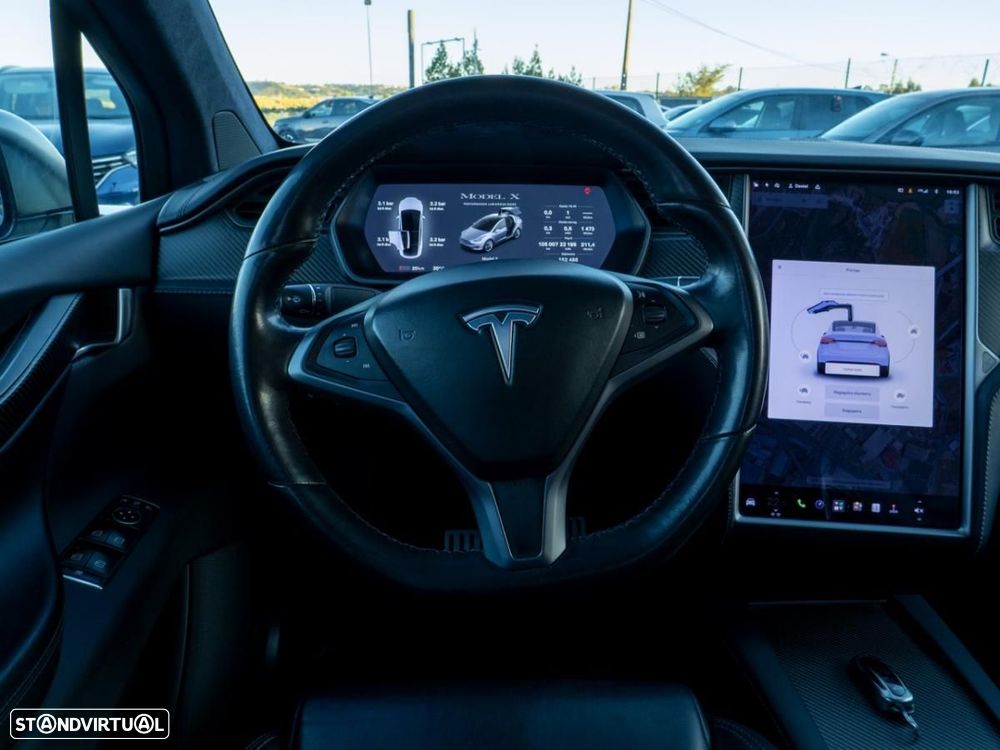 Tesla Model X - 32