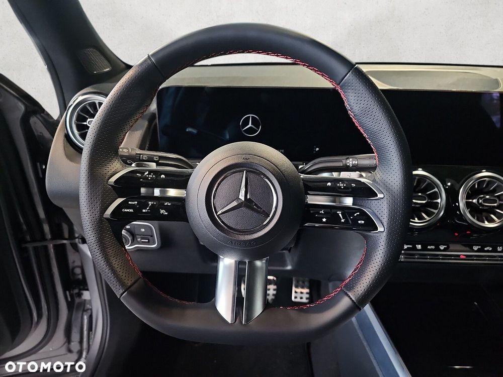 Mercedes-Benz GLB - 14