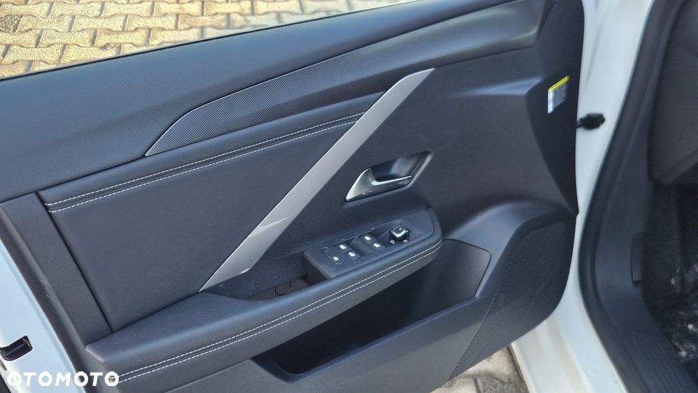 Opel Astra 1.2 T GS S&S - 12