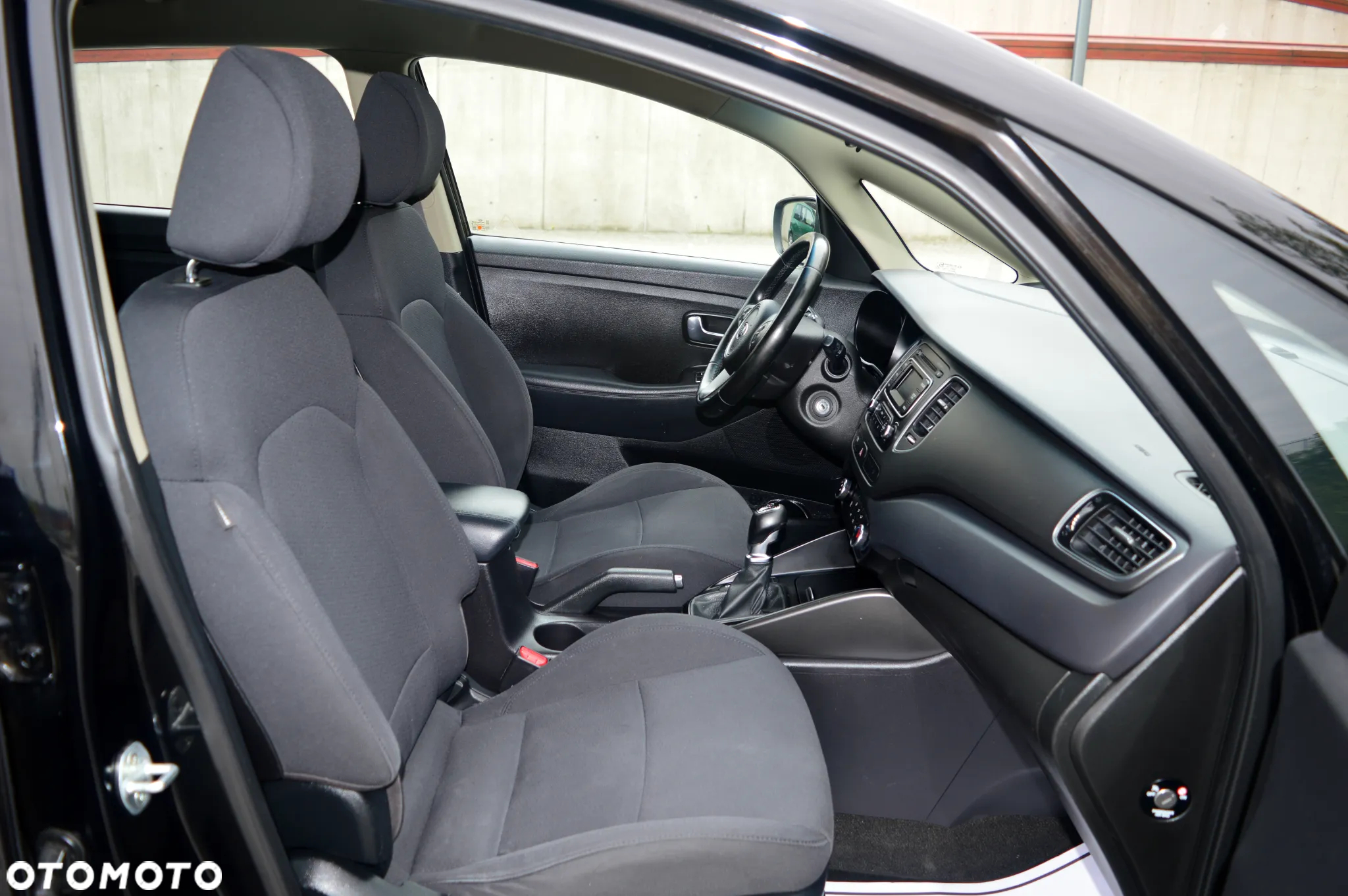 Kia Carens - 10