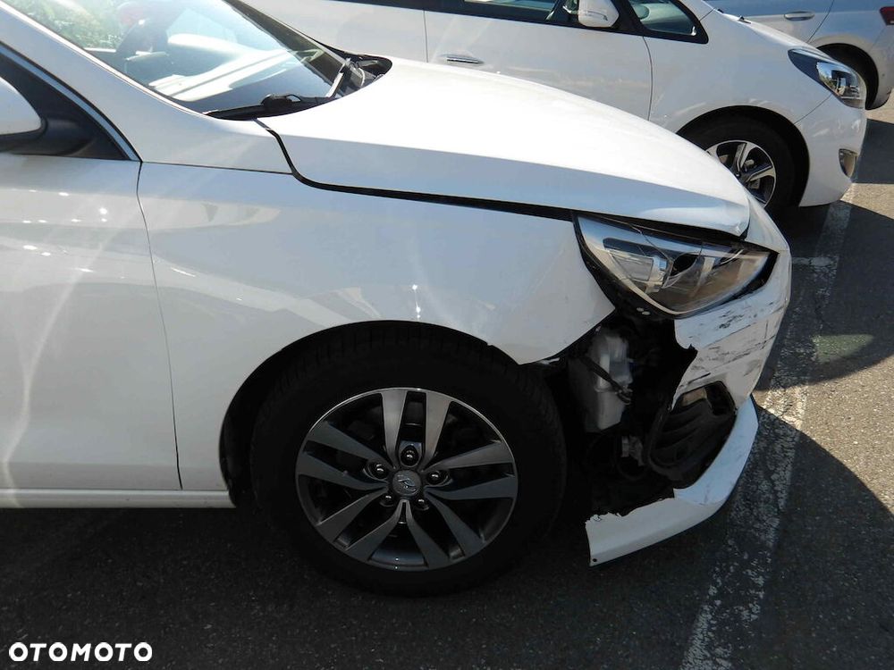 Hyundai i30 1.6 CRDI Comfort DCT - 6