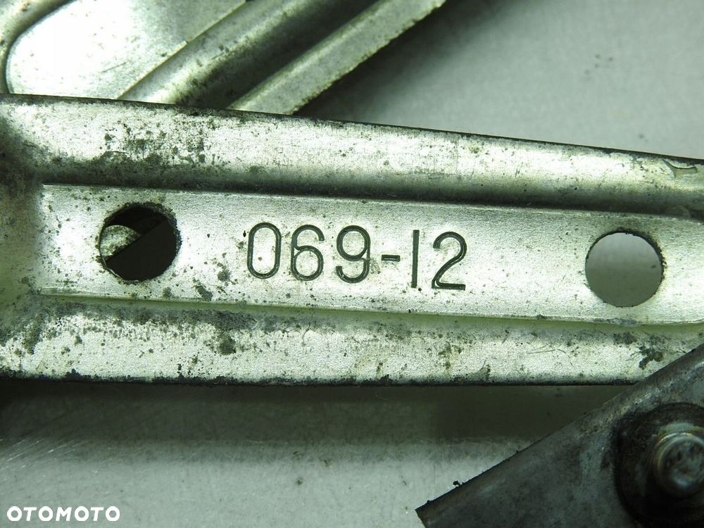 MECHANIZM SILNICZEK SZYBY PRAWY TYŁ MITSUBISHI ASX - 11
