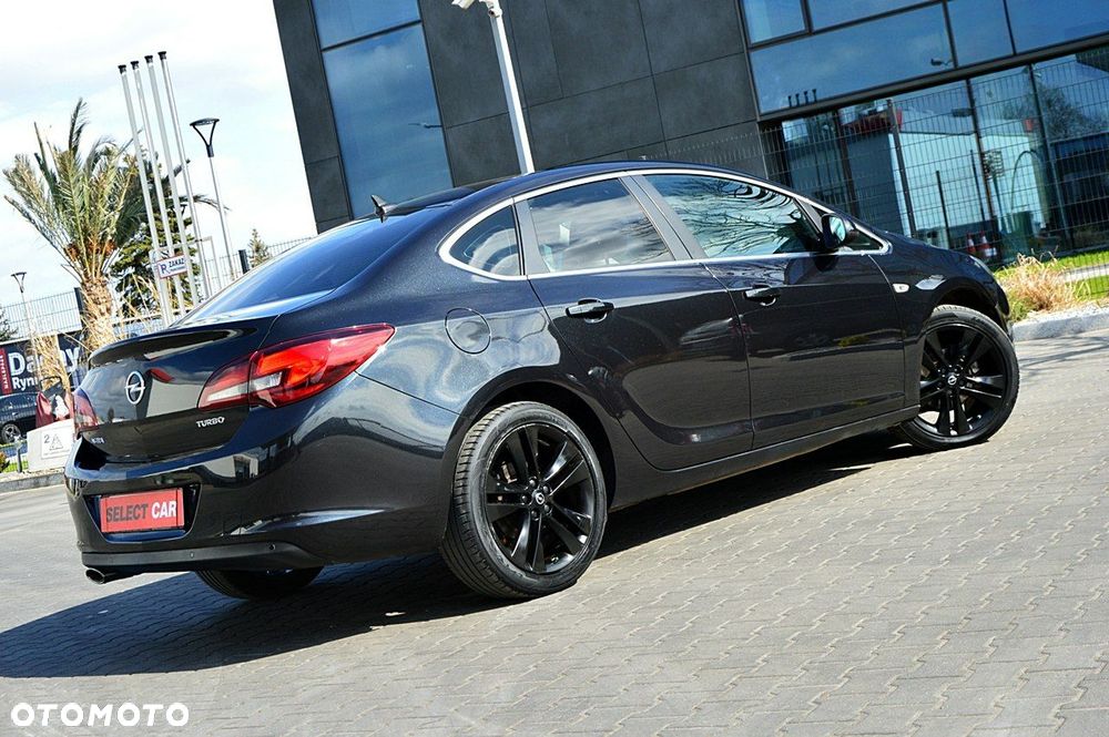 Opel Astra 1.4 T Cosmo - 11