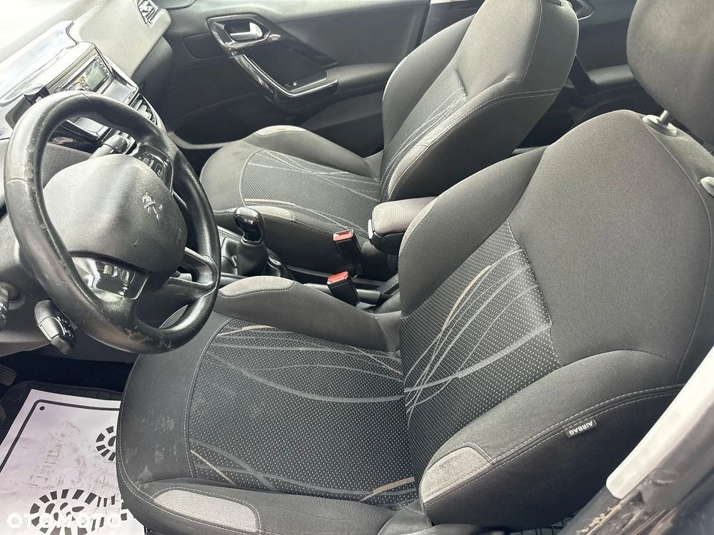 Peugeot 208 - 16