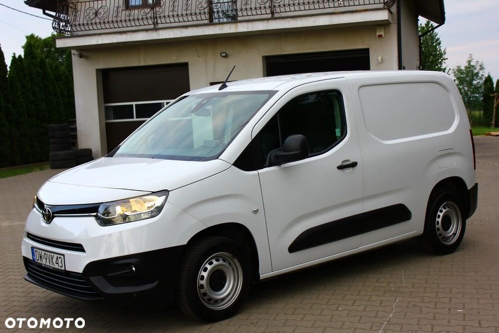 Toyota PROACE CITY BLASZAK 2 OSOBOWY 1.2 D-4T BENZYNA 110KM PEWNE AUTO FV23% - 15
