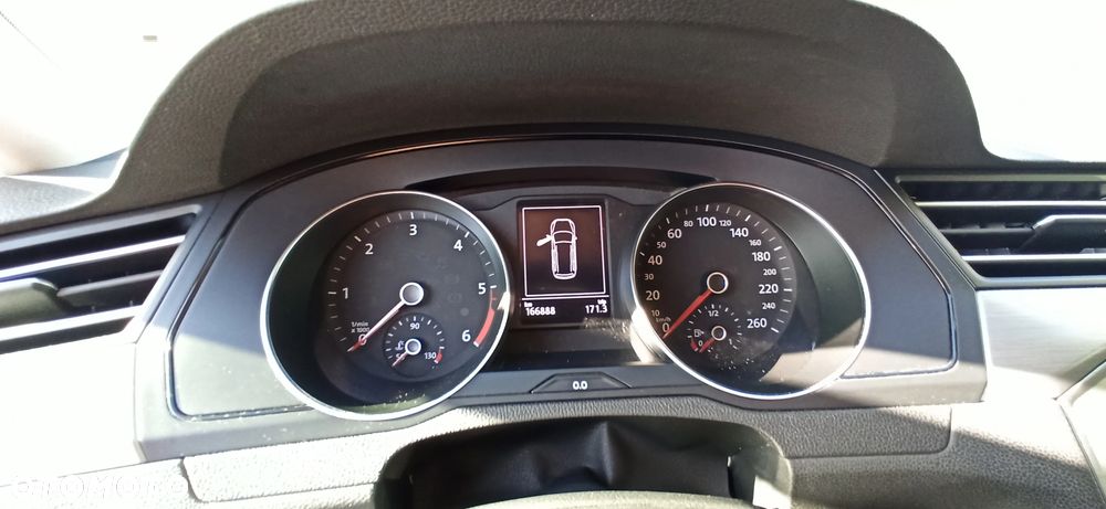 Volkswagen Passat 2.0 TDI SCR Comfortline - 13