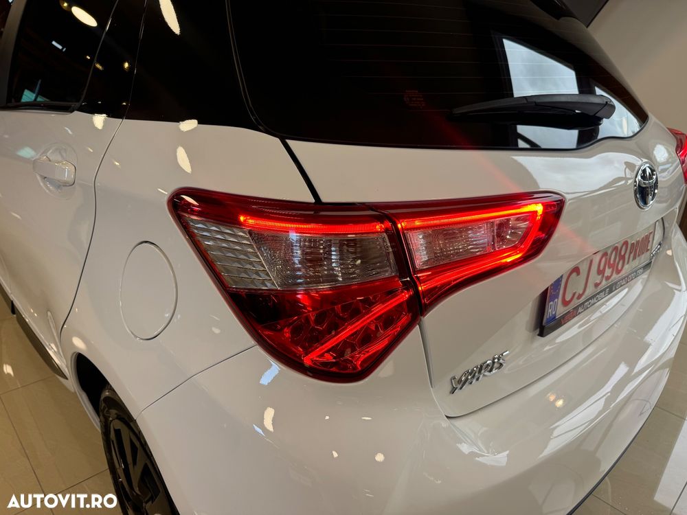 Toyota Yaris 1.5 VVT-i HSD Bi-Tone G&B - 36