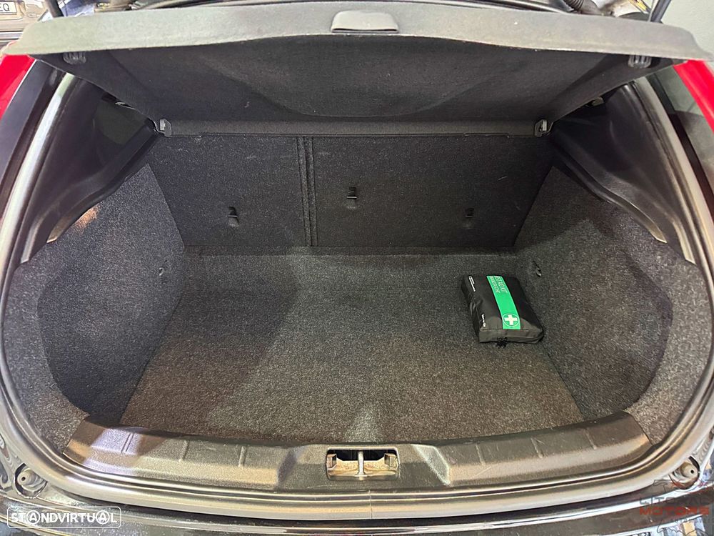 Volvo V40 D2 Black Line - 11