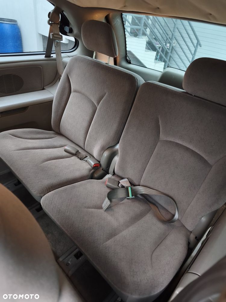 Chrysler Town & Country - 7