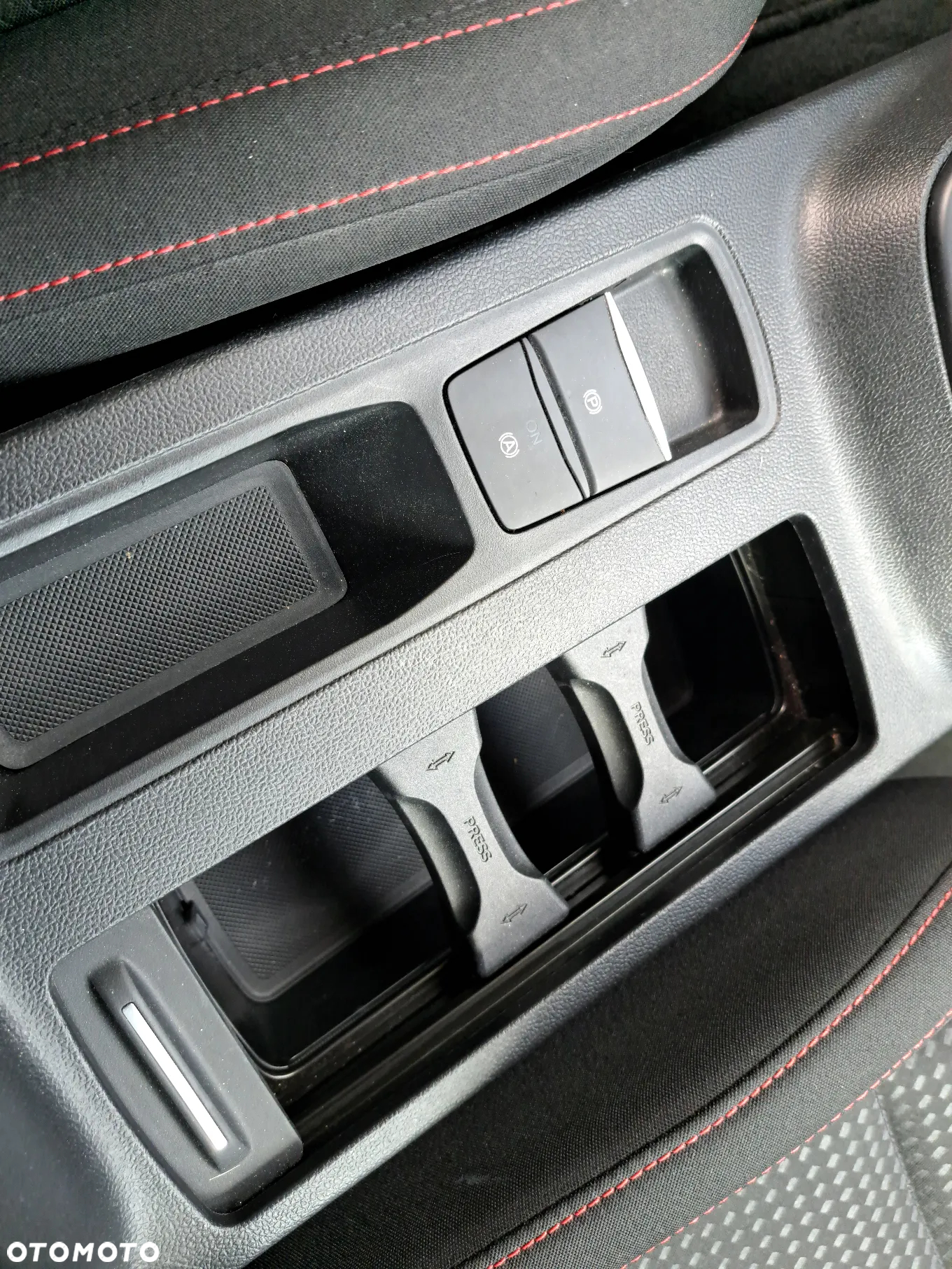 Ford Focus 1.0 EcoBoost Hybrid ST-LINE - 24