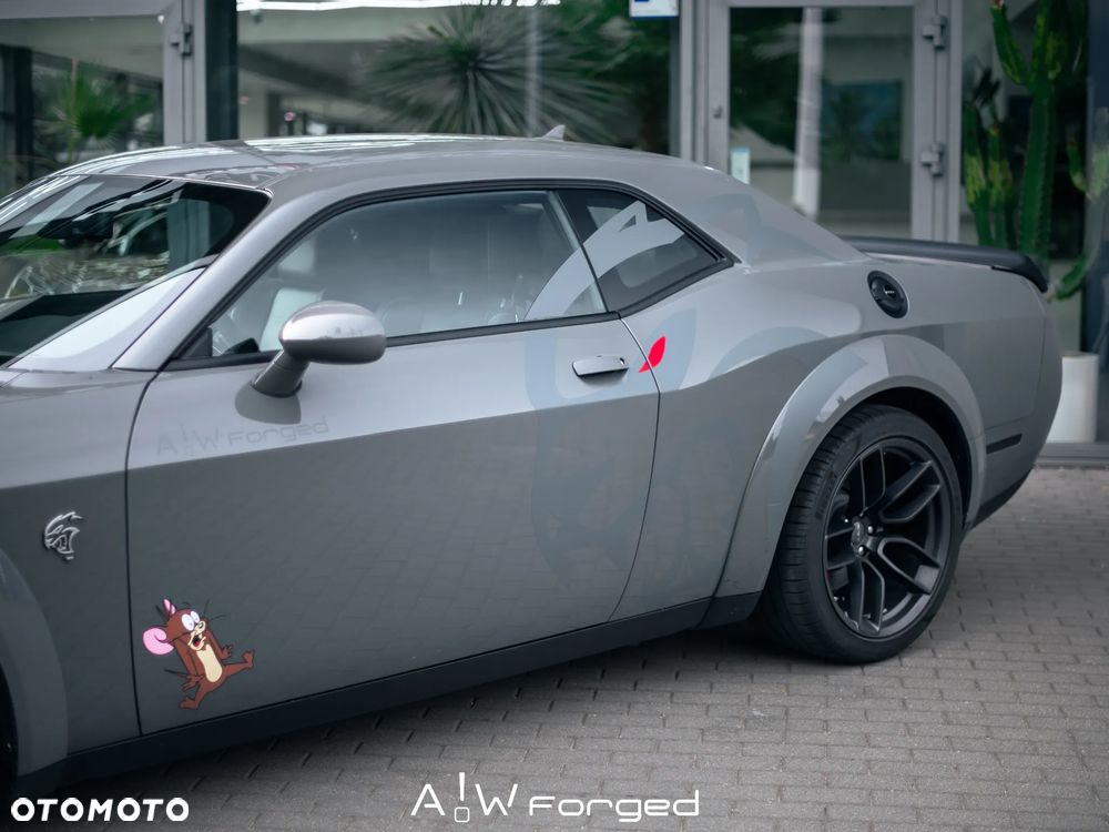 Dodge Challenger 6.2 Hellcat - 13