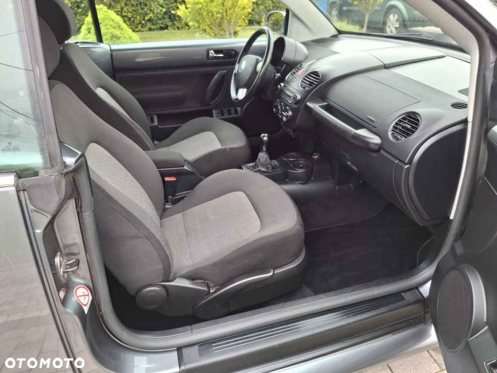 Volkswagen New Beetle - 16
