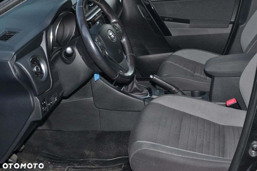 Toyota Auris 1.6 Selection - 8