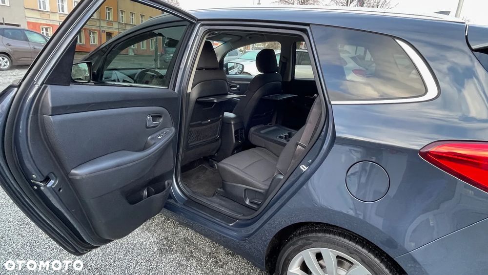 Kia Carens - 29