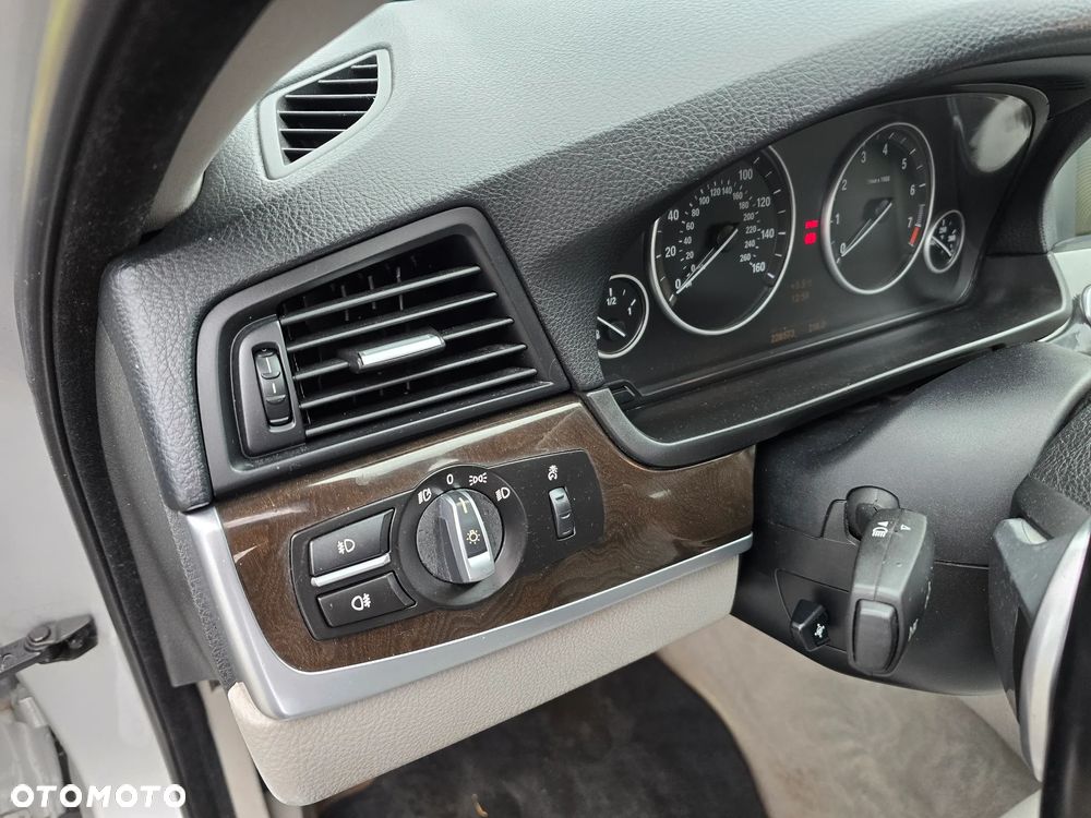 BMW Seria 5 528i Sport-Aut - 19